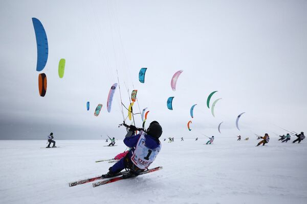 Participants ride during the 2019 Siberian Snowkiting and Winter Windsurfing Cup on the frozen Novosibirsk Reservoir on the Ob River, in Novosibirsk, Russia - Sputnik International