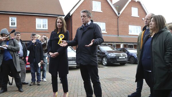In this photo dated Saturday, Dec. 7, 2019, British actor Hugh Grant poses for a photo with Liberal Democrats Party election candidate Monica Harding, during an election campaign visit in the Esher and Walton constituency, Walton-on-Thames, England - Sputnik International