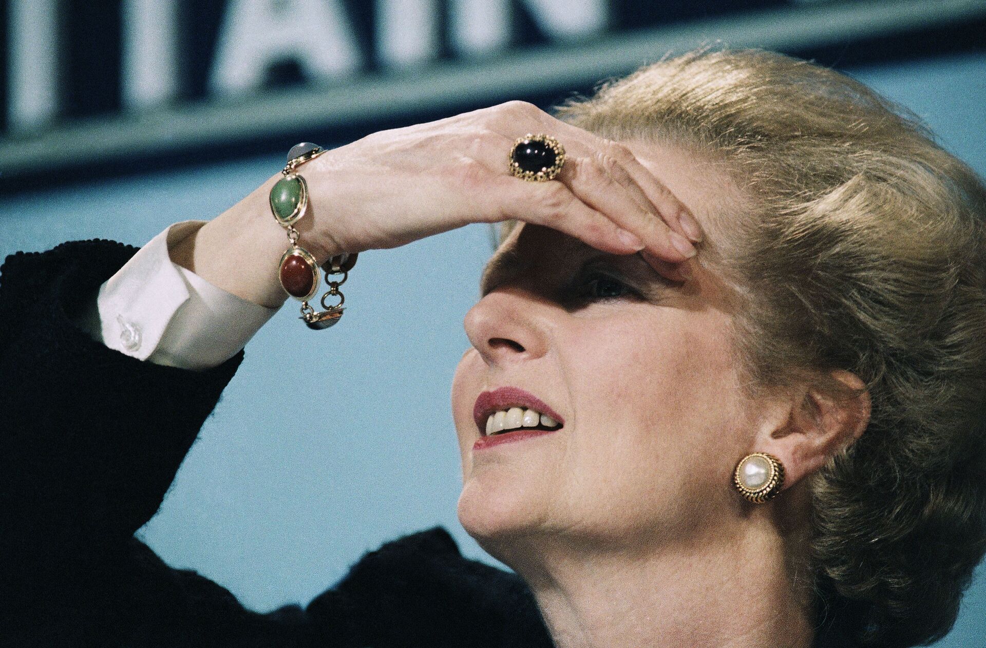 Britain's Prime Minister Margaret Thatcher peers out over her audience during press conference, June 10, 1987 in central London. - Sputnik International, 1920, 29.06.2022