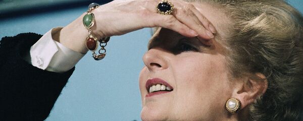 Britain's Prime Minister Margaret Thatcher peers out over her audience during a press conference on 10 June 1987 in central London. Britain's Prime Minister Margaret Thatcher peers out over her audience during a press conference on 10 June 1987 in central London. - Sputnik International