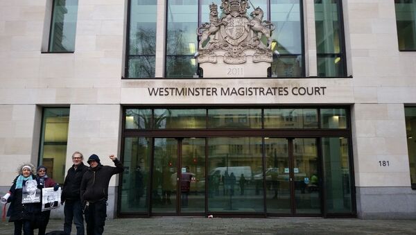 Assange supporters outside Westminster Magistrates Court 13 December 2019 - Sputnik International
