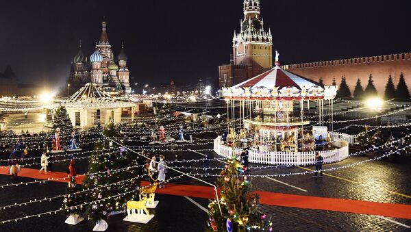 A skating rink and a Christmas market in front of GUM (State Department Store) in Moscow, Russia - Sputnik International