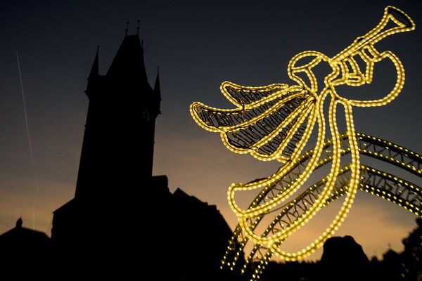 A picture taken on December 4, 2019 shows Christmas decorations at the Old Town Square of the Czech capital in Prague - Sputnik International