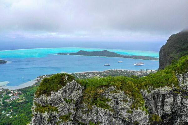 A view of Bora Bora island from Mount Otemanu - Sputnik International
