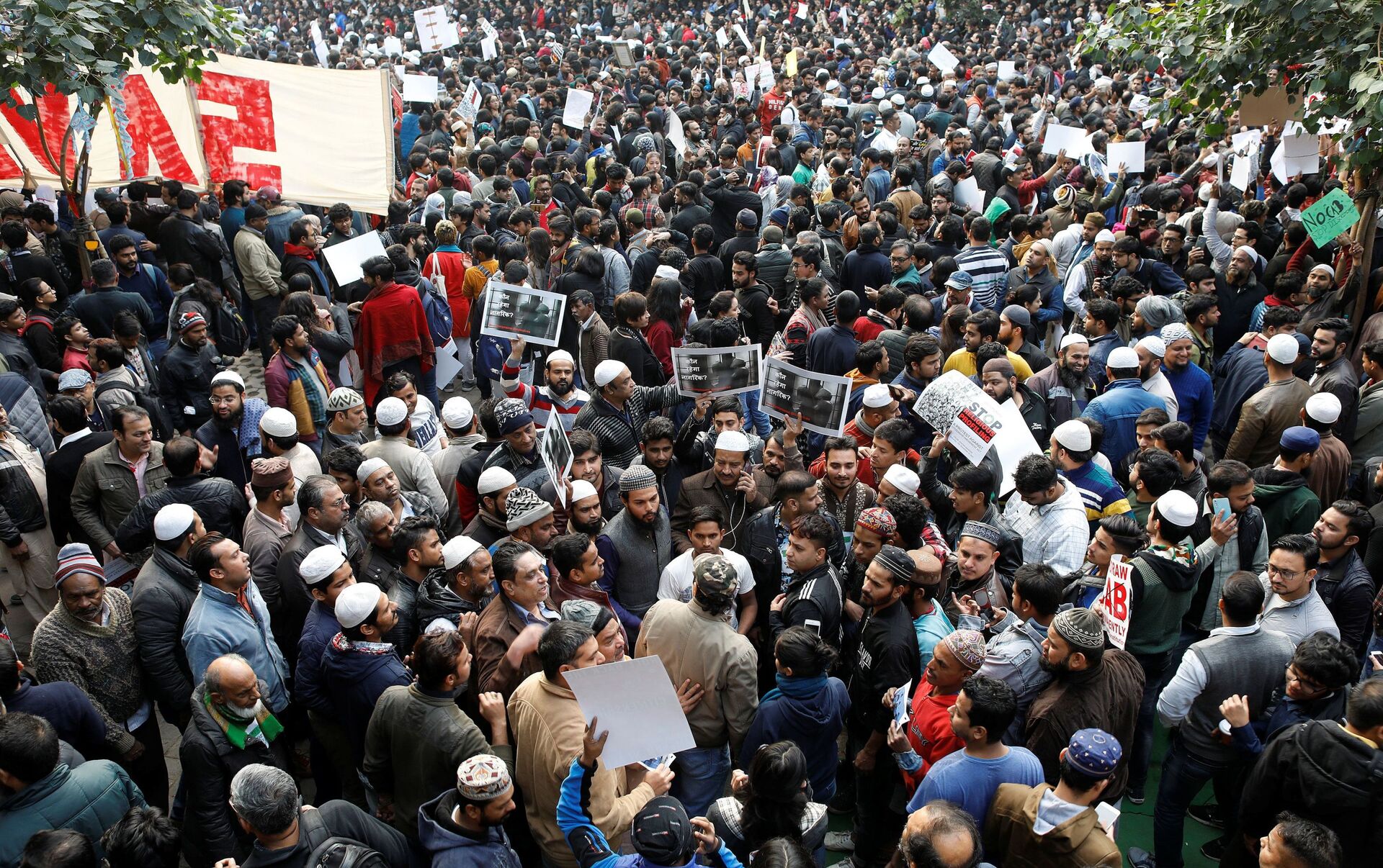 Митинг мусульман. Митинги в Индии. Забастовка в Индии.