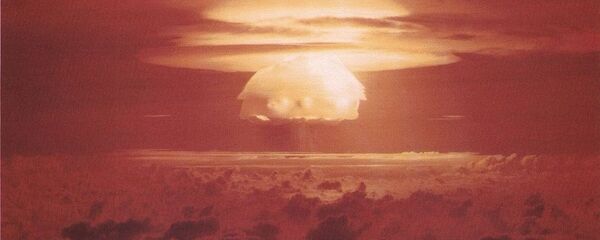 Nuclear weapon test Bravo (yield 15 Mt) on Bikini Atoll - Sputnik International