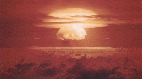 Nuclear weapon test Bravo (yield 15 Mt) on Bikini Atoll - Sputnik International
