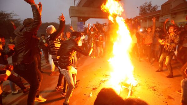 Demonstrators burn an effigy depicting Prime Minister Narendra Modi during a protest against a new citizenship law, outside Jamia Millia Islamia university in New Delhi, India, 16 December 2019.  - Sputnik International