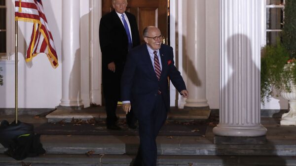 Rudy Giuliani walks to his motorcade vehicle - Sputnik International