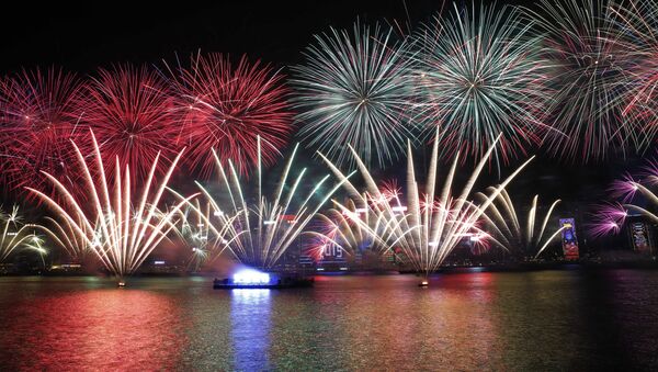 Fireworks explode over the Victoria Harbor during New Year's Eve to celebrate the start of year 2019 in Hong Kong - Sputnik International