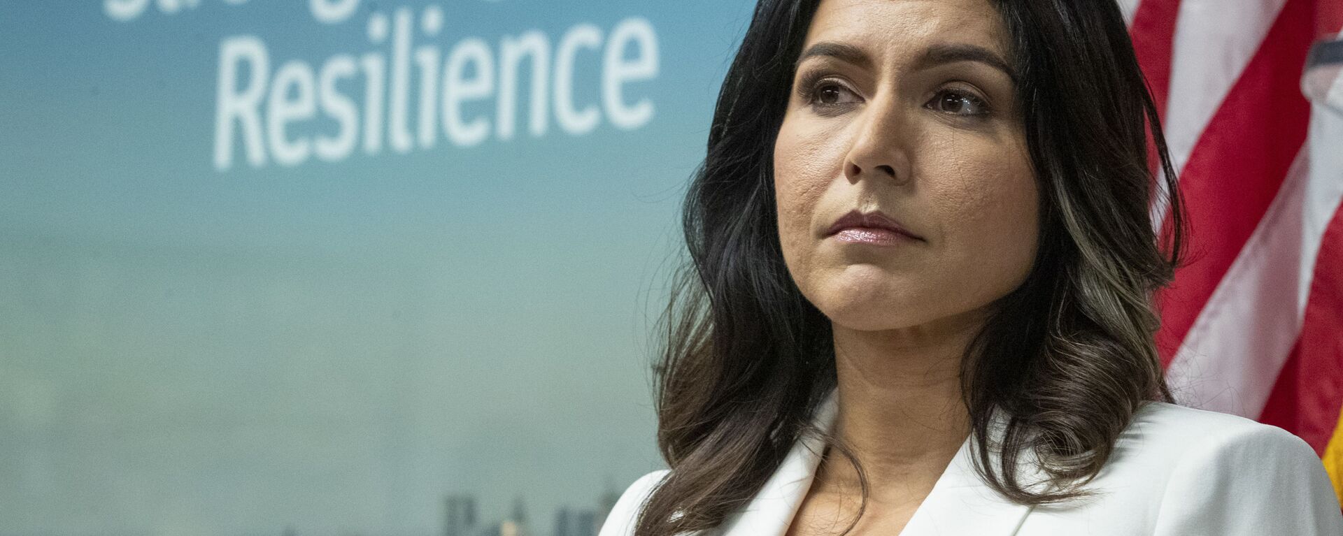 Democratic presidential candidate U.S. Rep. Tulsi Gabbard, D-Hawaii, listens as family members of victims of the terrorist attacks on 9/11 speak during a news conference at the 9/11 Tribute Museum, Tuesday, Oct. 29, 2019, in New York. - Sputnik International, 1920, 11.10.2022