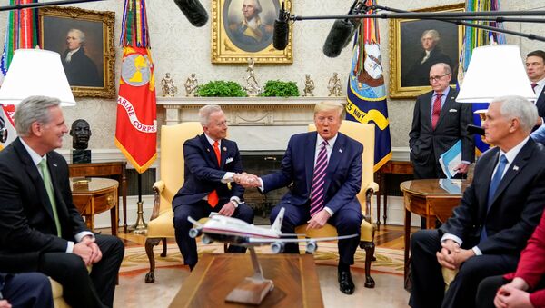 U.S. President Donald Trump shakes hands with U.S. Representative Jeff Van Drew - Sputnik International