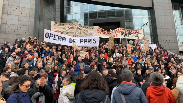 Employees of the Paris Opera protest against pension reforms - Sputnik International