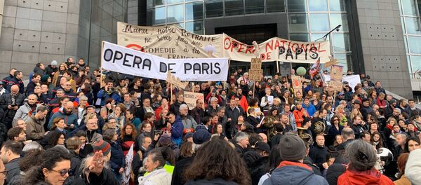 Employees of the Paris Opera protest against pension reforms Employees of the Paris Opera protest against pension reforms - Sputnik International