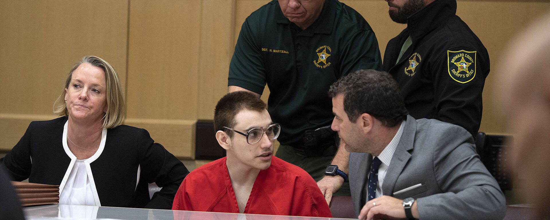Florida school shooting defendant Nikolas Cruz speaks with attorney Gabe Ermine in Judge Elizabeth Scherer's courtroom at the Broward County Courthouse, Thursday, Dec. 19, 2019, in Fort Lauderdale, Fla. The trial of Parkland school shooting defendant Nikolas Cruz was delayed Thursday until at least next summer, when he will face a death penalty case stemming from the February 2018 massacre that left 17 people dead. - Sputnik International, 1920, 13.10.2022