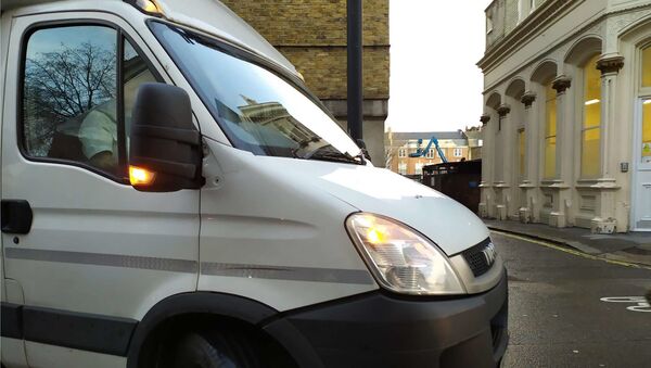 A Serco van transporting Julian Assange from prison has arrived at Westminster Magistrates' Court - Sputnik International