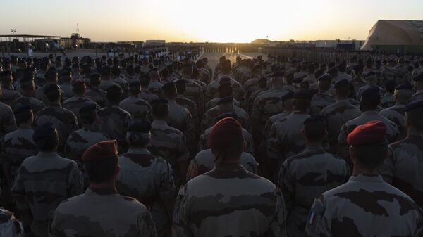 In this Saturday, Nov. 30, 2019 photo provided by French Defense Communication and Audiovisual Department (ECPAD), French soldiers attend a ceremony before loading the coffins of the 13 French soldiers into a military plane, in Gao, Mali. France will pay Monday a national homage for the 13 French soldiers killed inan helicopter collision while fighting Islamic State group-linked extremists - Sputnik International
