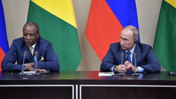 Russian President Vladimir Putin meets with Guinean President Alpha Conde, September 2017. File photo. - Sputnik International