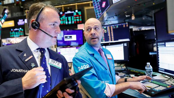 Traders work on the floor at the New York Stock Exchange (NYSE) in New York, U.S., December 17, 2019 - Sputnik International