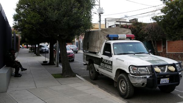 A police patrol vehicle at the entrance of Mexico's embassy in La Paz, Bolivia - Sputnik International