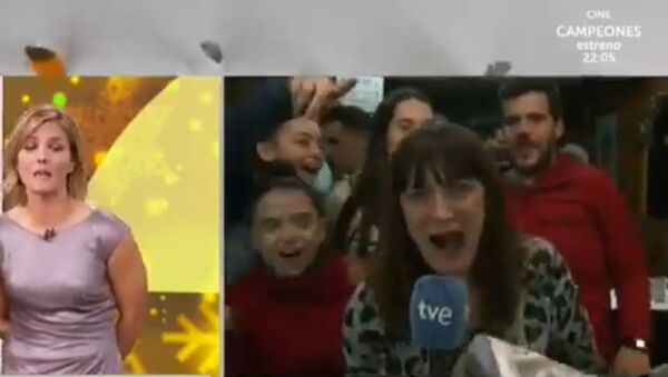 Spanish TV reporter apologises over the emotional live lottery win - Sputnik International