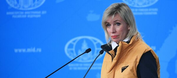 Zakharova Holds Briefing in Sputnik's Corporate Vest Jacket to Support Sputnik Estonia - Sputnik International