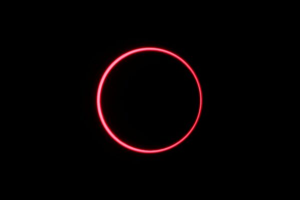 An annular solar eclipse is observed with the use of a solar filter, in Siak, Riau province, Indonesia, 26 December 2019.  - Sputnik International