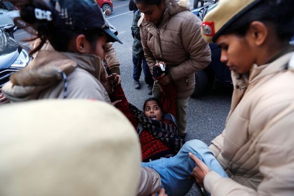 A demonstrator is detained by police outside the Assam bhawan (building) during a protest against India's new citizenship law in New Delhi, 23 December 2019. - Sputnik International