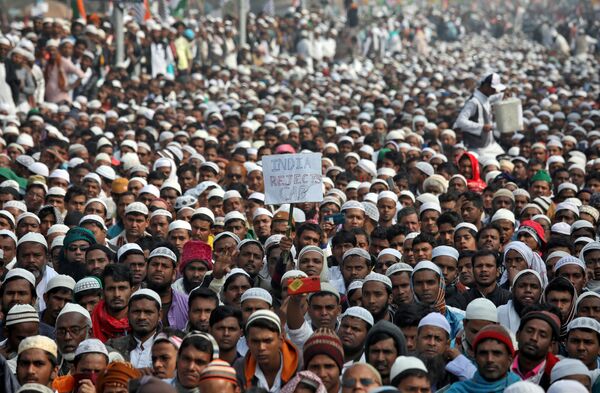 People attend a protest organised by West Bengal State Jamiat-e-Ulama, an Islamic organisation, against India's new citizenship law in Kolkata, 22 December 2019.  - Sputnik International