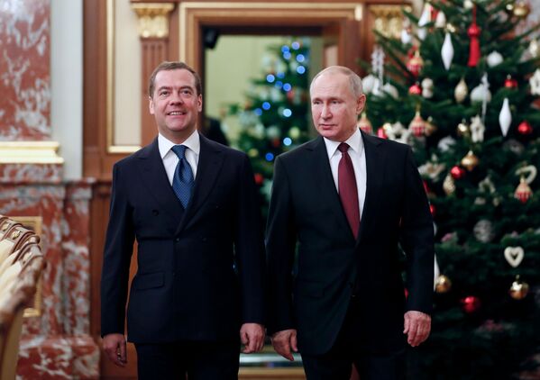 Russian President Vladimir Putin and Prime Minister Dmitry Medvedev during a pre-New Year's Eve meeting with members of the government. - Sputnik International