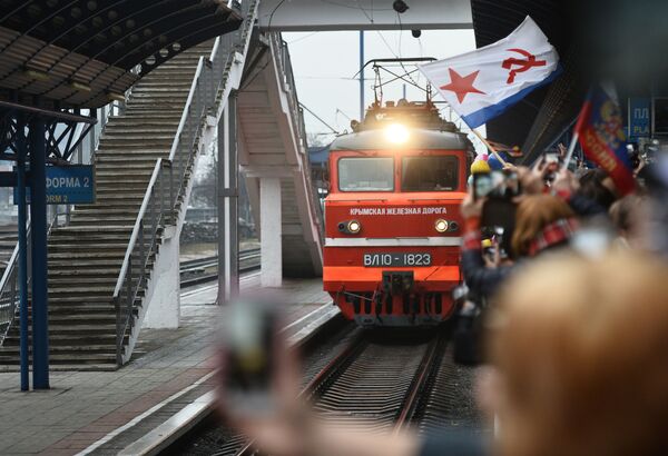 Participants of a welcoming ceremony gather at a railway station during the arrival of the Tavria train following the opening of the Kerch Strait road and rail bridge in Sevastopol, Crimea, Russia. - Sputnik International