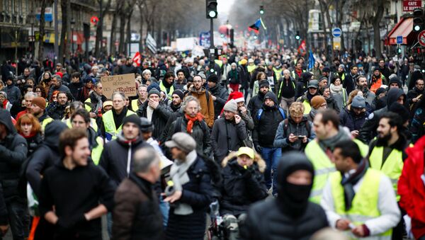 French labour union members and workers on strike attend a demonstration after 24 days of strike against French government's pensions reform plans in Paris, France, December 28, 2019. - Sputnik International