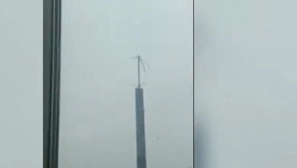A wind turbine in heavy winds comes undone - Sputnik International