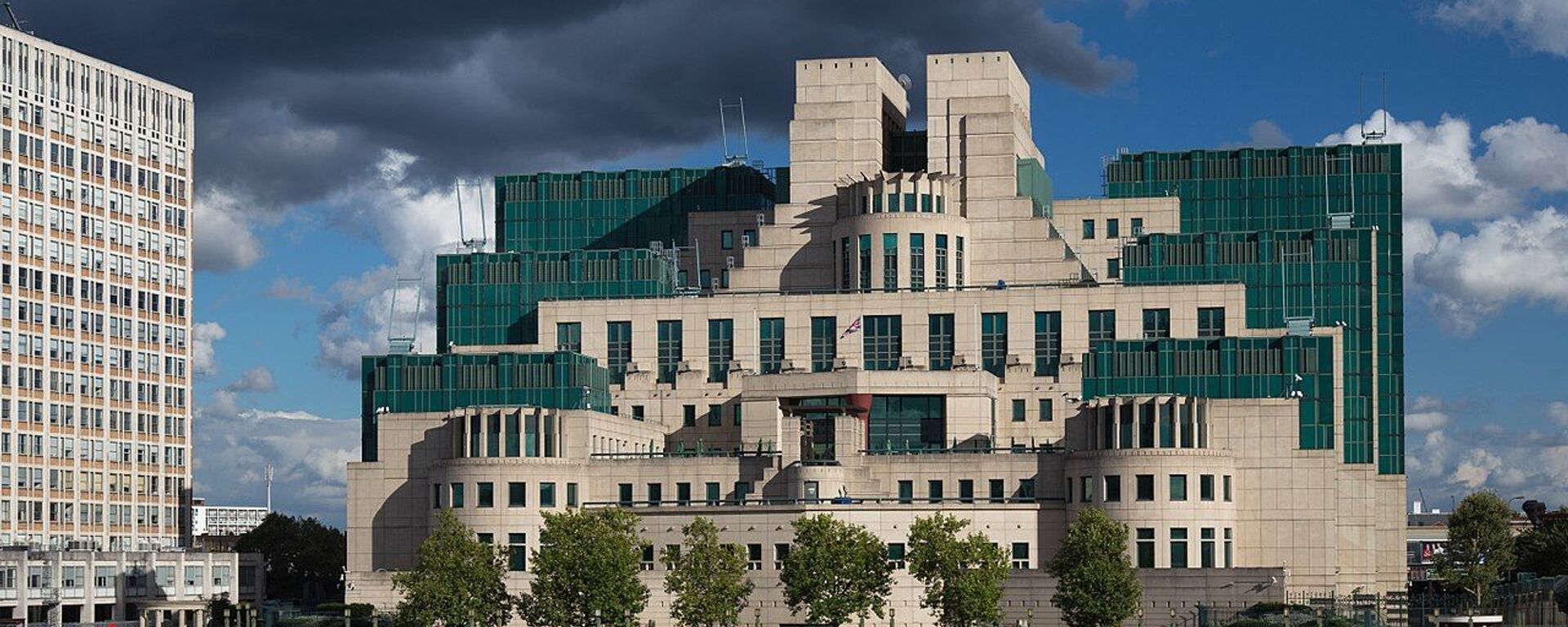 The SIS Building (or MI6 Building) at Vauxhall Cross, London, houses the headquarters of the British Secret Intelligence Service (SIS, MI6) - Sputnik International, 1920, 04.04.2022