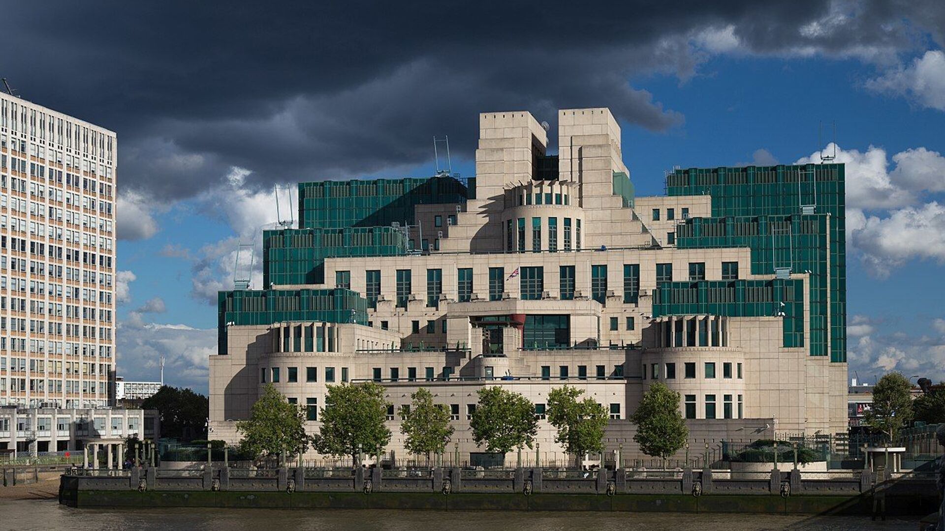The SIS Building (or MI6 Building) at Vauxhall Cross, London, houses the headquarters of the British Secret Intelligence Service (SIS, MI6) - Sputnik International, 1920, 08.01.2024