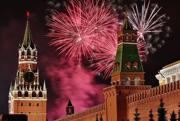 World Rings in 2020 With Fireworks and Presents - Sputnik International