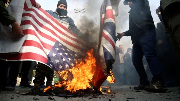 Demonstrators burn the US and British flags during a protest against the assassination of the Iranian Major-General Qassem Soleimani, head of the elite Quds Force. - Sputnik International