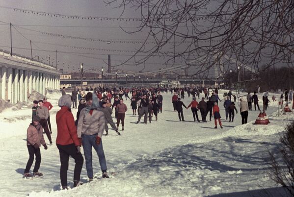 Sleds, Ice Skates and Ice Cream: A Winter Fairy Tale From the USSR - Sputnik International