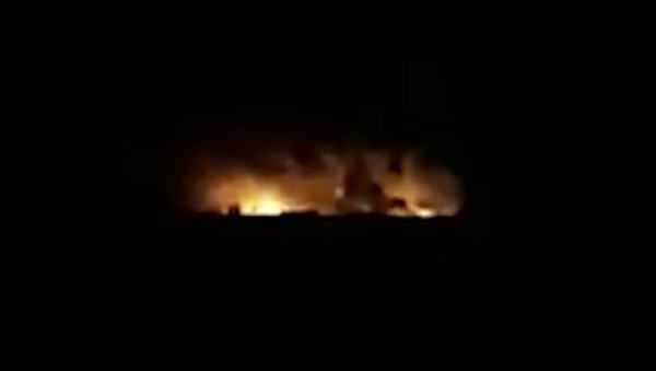 Footage Allegedly Shows Aftermath of Reported Iraqi-Syrian Border Airstrike 04.01.2020 - Sputnik International