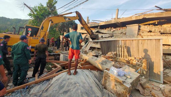 Photo provided by the Kep Province Authority Police, heavy machinery removes debris after a building collapsed in Kep province, Cambodia, Friday, Jan. 3, 2020.  At least two construction workers were killed when a seven-floor building collapsed in the southern Cambodian town of Kep on Friday, according to the police. - Sputnik International