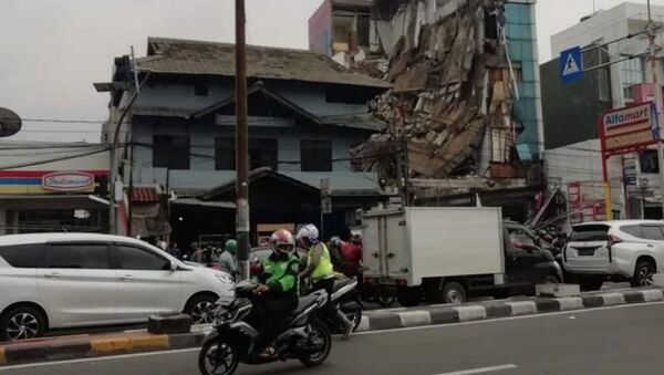 A five-story building collapsed in Jakarta, Indonesia on 6 January 2020 - Sputnik International
