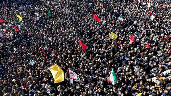 Iranian mourners during the final stage of funeral processions for top general Qasem Soleimani, in his hometown Kerman  - Sputnik International