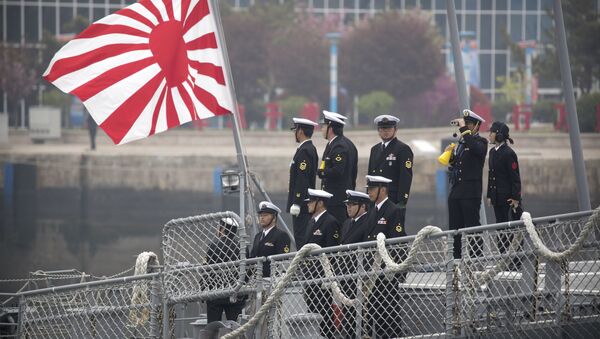 Sailors stand on deck of the Japanese destroyer Suzutsuki as it prepares to dock at a port in Qingdao in eastern China's Shandong Province, Sunday, April 21, 2019 - Sputnik International
