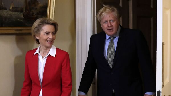 Britain's Prime Minister Boris Johnson with European Commission President Ursula von der Leyen inside 10 Downing Street - Sputnik International