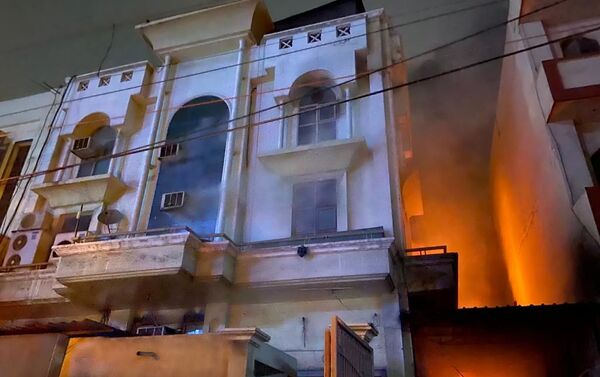 Massive Fire Breaks out at Paper Factory in Delhi's Patparganj Area - Sputnik International