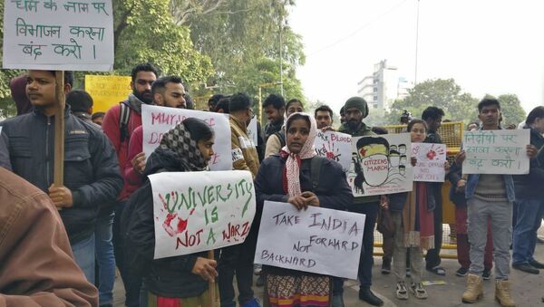 Jawaharlal Nehru University Students are protesting at Mandi House area in Delhi against the attack by masked men and women on campus on Sunday evening.  - Sputnik International