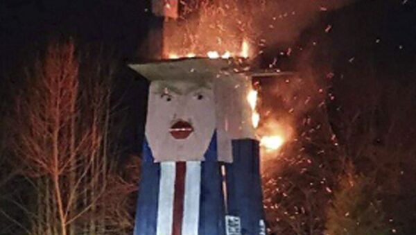In this photo provided by the municipality of Moravce, wooden sculpture resembling U.S. president Trump is on fire, in Moravce, Slovenia, Thursday, Jan. 9, 2020 - Sputnik International