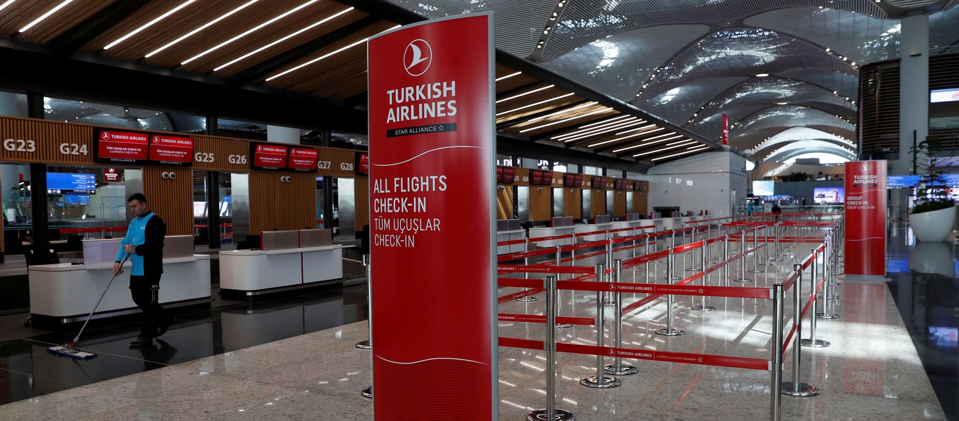  A Turkish Airlines counter is pictured at the departure terminal of the Istanbul International Airport in Istanbul, Turkey, April 3, 2019 - Sputnik International, 1920, 09.01.2020