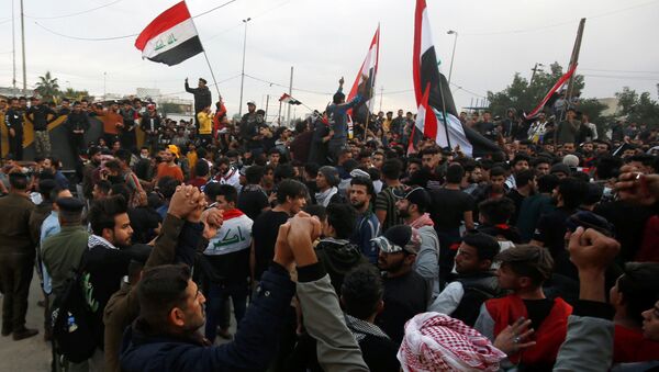 Iraqi demonstrators gather during ongoing protests in Basra, Iraq January 10, 2020. REUTERS/Essam al-Sudani - Sputnik International
