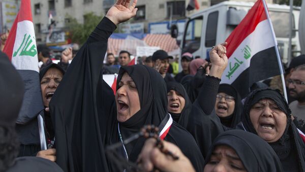 Anti government Iraqi women protesters chant anti Iran and anti U.S. slogans during the ongoing protests in Tahrir square, Baghdad, Iraq, Friday, Jan. 10, 2020. - Sputnik International